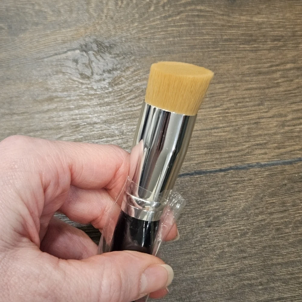 NEW Laura Geller Makeup Brush